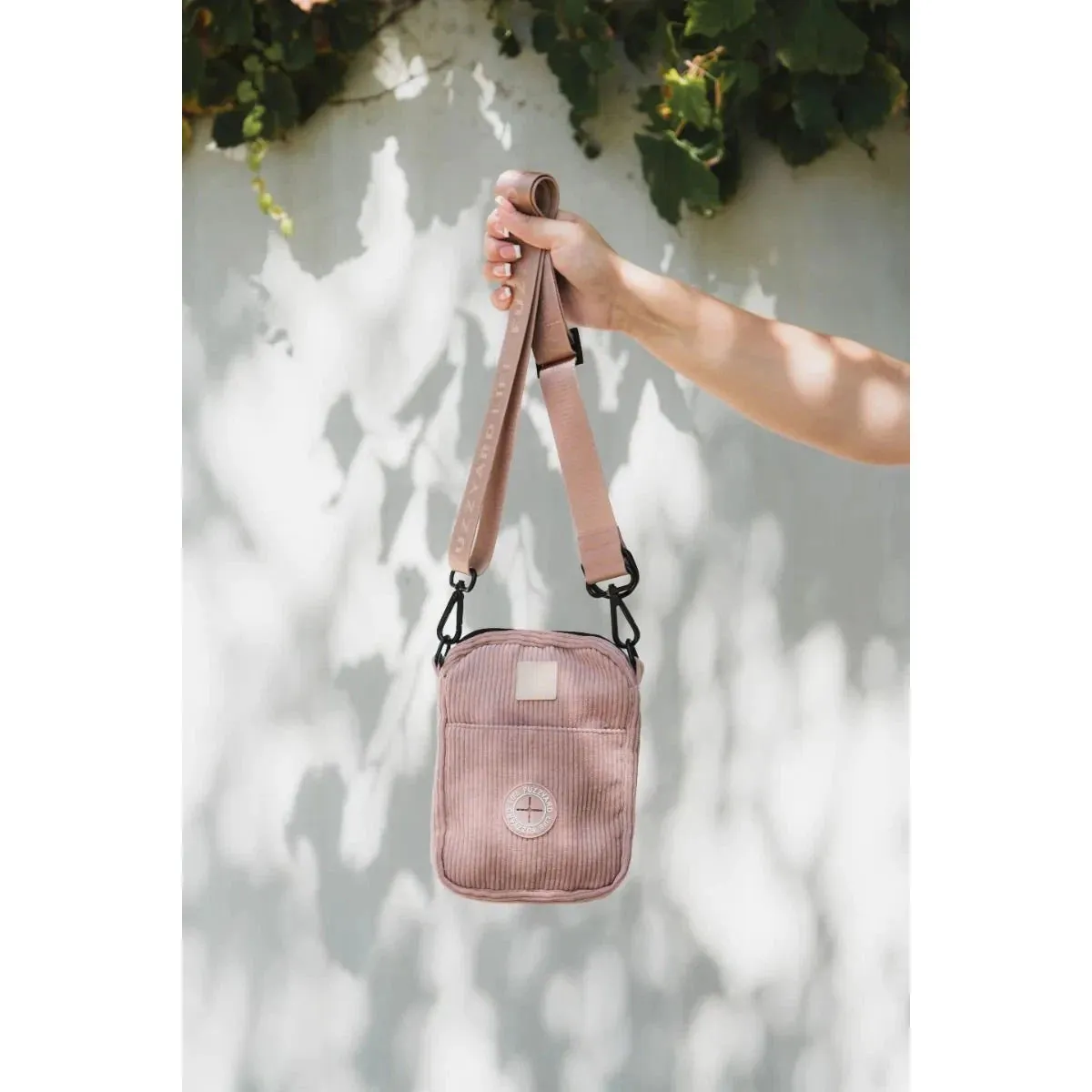FuzzYard Life Corduroy Cross Body Bag Soft Blush^^^